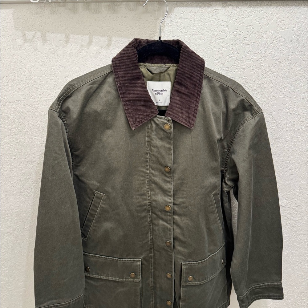 Abercrombie & Fitch Mid-Length Waxed Barn Jacket | Olive | Small - Picture 3 of 6